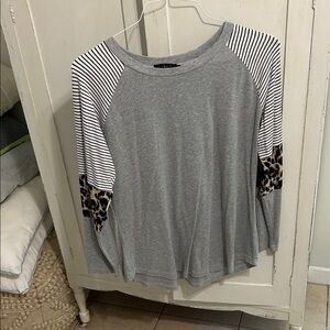 Chic Gray Women's Sweatshirt with Striped and Leopard Accents